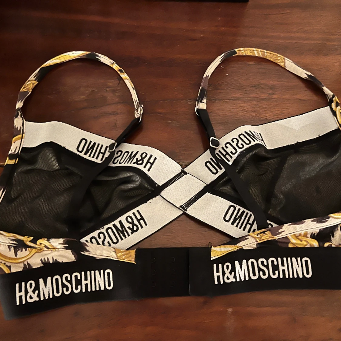 Moschino. - 90