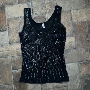 Fest topp - Jättefin glittrig topp perfekt till fest!