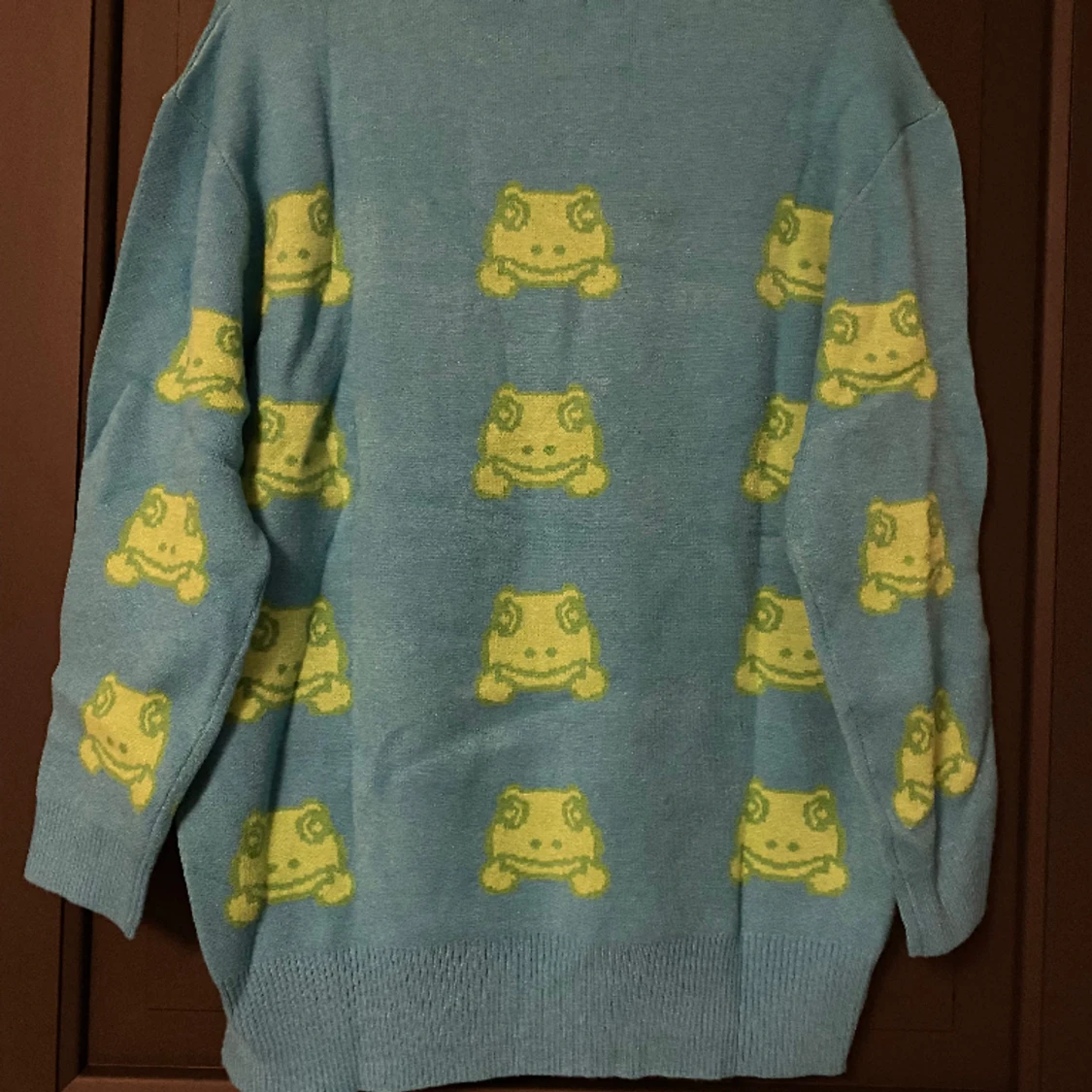 Stickad tröja med grodor  - 90