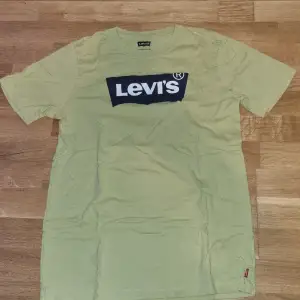 En vanlig Levis T-Shirt bra skick och använd ett par fåtal ggr