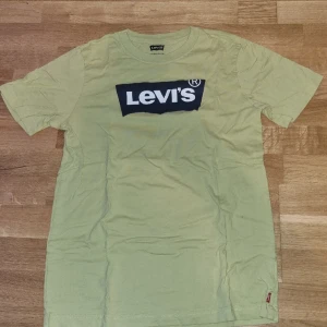Levis T-Shirt - En vanlig Levis T-Shirt bra skick och använd ett par fåtal ggr