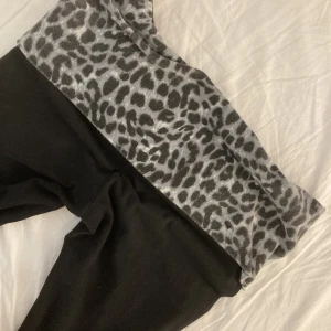 Victoria secret yoga pants - Fina yoga pants från Victoria secret Pink Yoga  i S använt ganska många  gånger💘Pris går att diskutera 