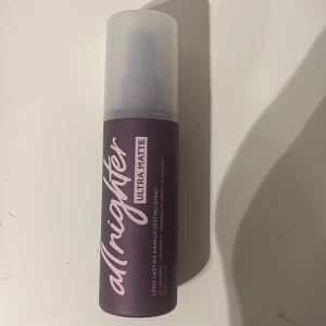 All nighter setting spray  - knappt använd setting spray, kostar original 370kr