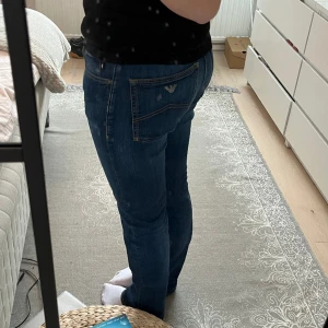 Emporio Armani jeans - Fina mörkblåa Armani jeans som tyvärr inte kommer till användning Nypris: runt 2000kr