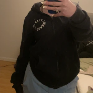 Peak performance hodie  - Skit skön🥰 har dock igt snöre i halsen