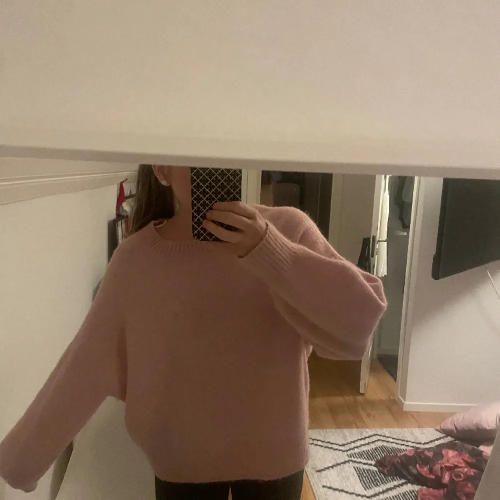 Jättefin rosa stickad tröja i storlek Xl men passar mig som är s/m . Stickat.
