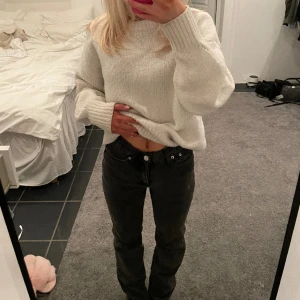 Weekday jeans  - Säljer mina fina Weekday jeans för att dem inte kommer till användning längre. Inga skador och i bra skick. Köpta för 550kr och säljer för 150+frakt