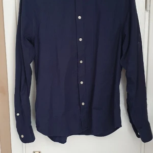 Ny J Lindeberg flannelskjorta - Helt ny oanvänd J Lindeberg flannelskjorta. Storlek medium slim fit