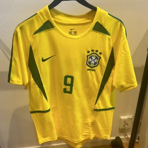 R9 Ronaldo tröja  - R9 Ronaldo fotbollströja. HELT NY! Storlek M 