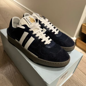 Lanvin skor marin - Helt nya lanvin skor, storlek 41 ( kan passa för folk som har stl 42). Skriv vid intresse. Nypris 6000