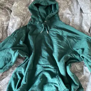 Mörkgrön vanlig hoodie 