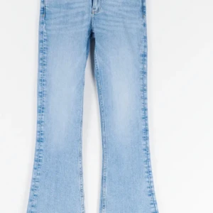 Gina Young jeans - Jag säljer mina bootcut jeans som tyvärr är för små, jeansen kommer ifrån Gina Young.