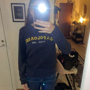 Polo tröja  - Gammal polo modell sweatshirt, fint skick utan några defekter 