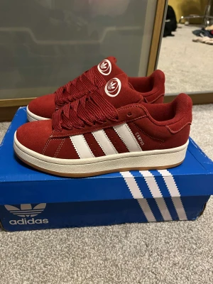 Adidas Campus  - Säljer dessa Adidas Campus skorna i nytt skick pga fel storlek. Köparen står för frakt😊