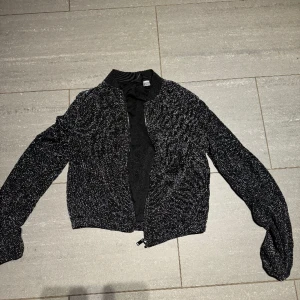 Glitter kofta - Superform glitterkofta🩷passar påse till fest och till vardags