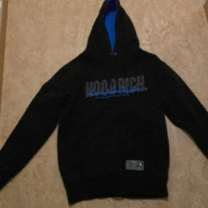 Hoodrich hoodie  - Denna hoodie har vart använd mindre än 5 gånger och är i storlek S