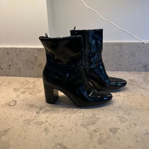 Klackar från H&M - Svarta klackar från h&m 