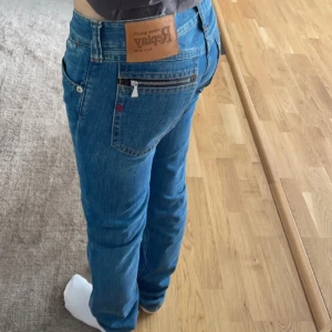 Lowwaist replay jeans - Säljer dessa lågmidjade jeansen ifrån replay. Jätte fint skick. Skriv om ni vill ha fler bilder eller några frågor❤️