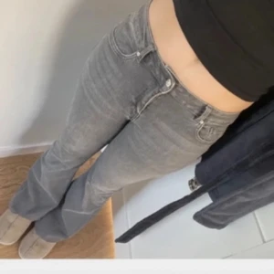 Gråa jeans - Från mango Bra skick 