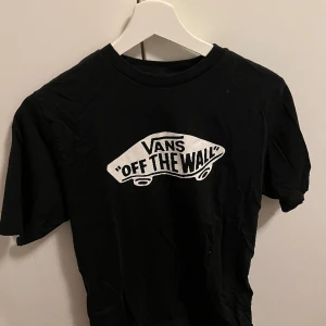 Vans tröja  - Säljer nu denna jätte fina Vans tröja då den inte längre kommer till användning💕