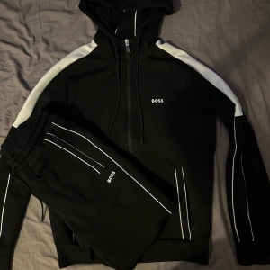 Hugo Boss tracksuit - Mycket bra skick  Storlek S  Fraktar bara!