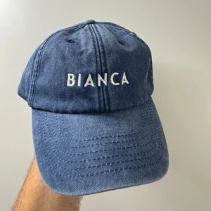 Bianca Keps - Skitsnygg keps från Bianca Talkshow, helt oanvänd och i perfekt skick!💙