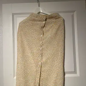 Blommig kjol från Asos: aldrig använd! 