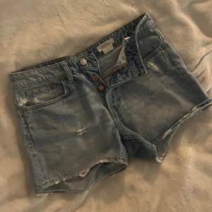 Super snygga jeans shorts till sommaren strl 36💕🤩