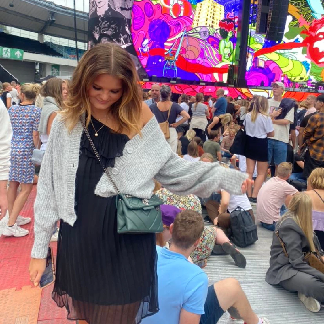 Svart volang klänning 