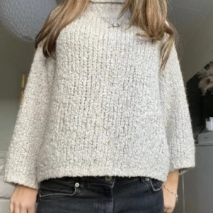 Stickad tröja - Stickad tröja med trekvartsärm