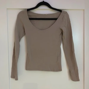 Topp - Beige långärmad basic från H&M!