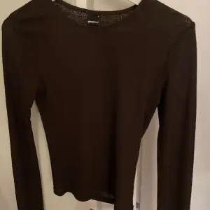Säljer denna snygga bruna långärmade tröja från Gina 💖 Använd fåtal gånger, storlek S! Pris kan absolut diskuteras & köparen står för frakten 🫶🏼
