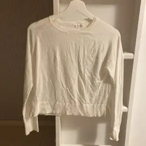 Beige/vit tröja från mango💕lite genomskinlig. Storlek xs 