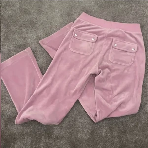 Rosa juicy - Rosa juicy i storlek xs men passar även till s bra skick då inte använt så mycket. Pris går att diskutera  