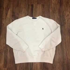 Polo Ralph Lauren tröja - Big & Tall - En ny tröja från Ralph Lauren i storlek S. Den är i nyskick och har inga defekter. Ny pris är 1695 och vårt pris är 499 kr. Vid frågor eller funderingar tveka inte att höra av er. Passa på!