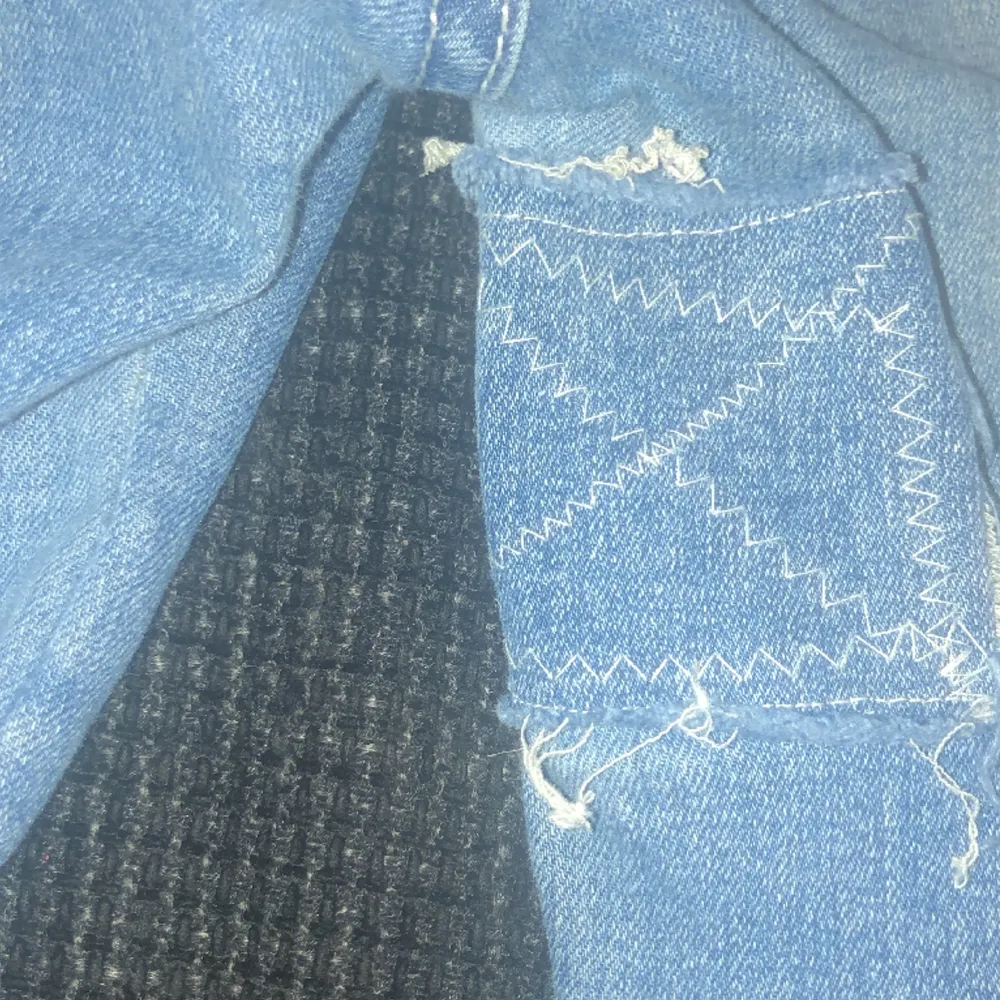 storleken är xs- s. Jeans & Byxor.