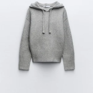 Zara stickad huddie - Slutsåld stickad huddie från zara!❤️ använd fåtal ggr❤️