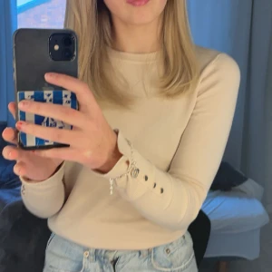 Zara tröja  - Tröja ifrån zara, sparsamt änvänd, pris går att diskutera