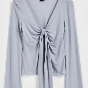 Gina topp - superfin topp ifrån gina, använd 1 gång. Storlek L men ganska liten i storleken. nypris 300