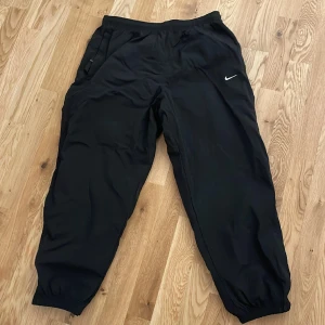 Nike Trackpants - Storlek L, säljer pga att den inte passar. Endast testad.
