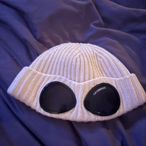 Cp company mössa  - Använd väl men i gott skick 7/10 Priset kan diskuteras vid snabb affär!
