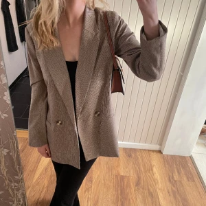 Blazer/kavaj - Helt oanvänd blazer/kavaj från h&m!  Storlek S 💓