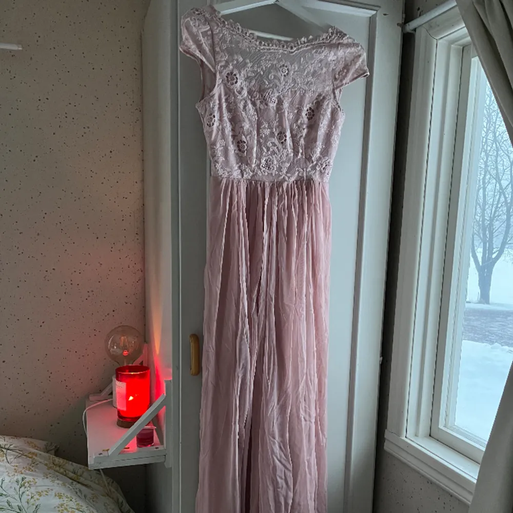 Sååå fin balklänning som bara är använd en gång 💕☺️🌷 den är mer rosa i verkligheten! 🌸 . Klänningar.
