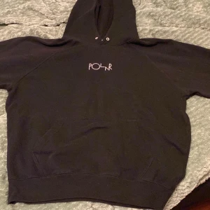 Polar skate co - Den är för liten om du har storlek S så är det inte dena den är mindre i storleken. Det står som storlek S