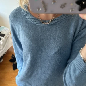 Stickad tröja - Snygg stickad tröja i bra skick💙