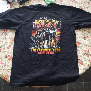 NY KIZZ TSHIRT  - Storlek; XL