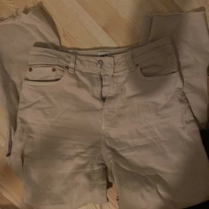 Beiga jeans❤️ - Säljer mina jeans från lager 157 pga sitter för tajt på mig❤️ 