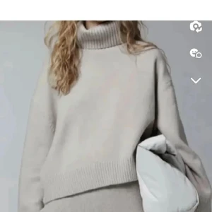 Polotröja  - Säljer min jättefina polotröja ifrån hm, använt Max 2 gånger så i väldigt bra skick! 