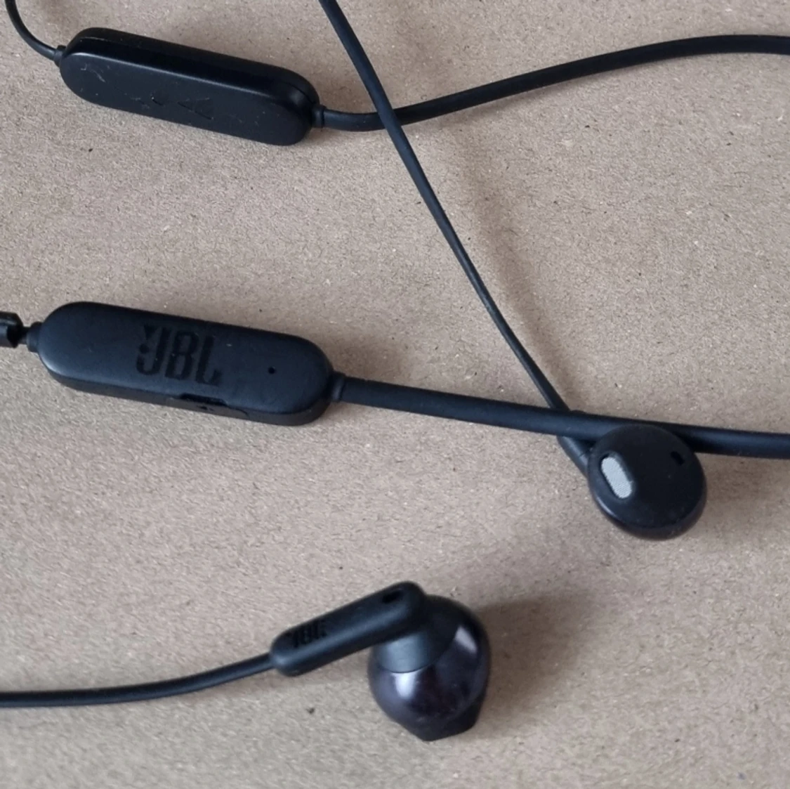 JBL TUNE 215BT  trådlösa hörlurar  - 90