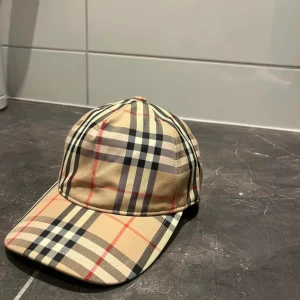 Burberry keps - Burberry keps Skick 8/10 No og Storlek L